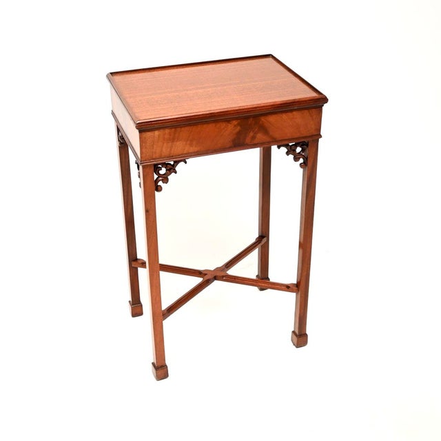 A wonderful antique occasional side table, made in England, and dating from around the 1920’s period. This is of great...