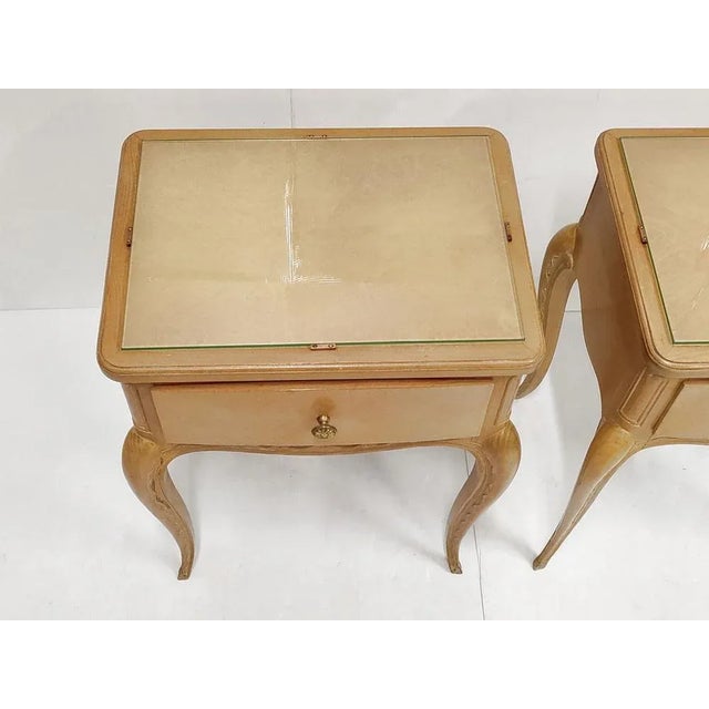 French Varnished Birch Bedside Tables in the style of René Prou, 1940s, Set of 2 For Sale - Image 6 of 13
