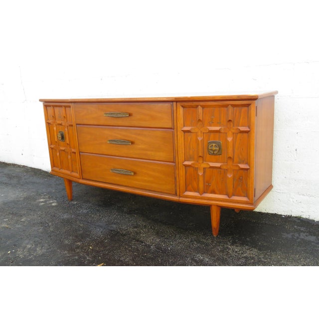 Mid-Century Modern Drexel Heritage Mid Century Modern Long Dresser Sideboard Bathroom Vanity For Sale - Image 3 of 12