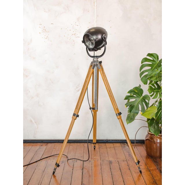 1950s Matte Black Electric Patt 123 Theater Lamp on Wooden Tripod Floor Lamp from Strand, 1950s For Sale - Image 5 of 18