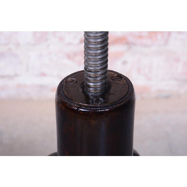 Min. height: 47 cm / 18,5″ Max. height: 63.5 cm / 25″ This elegant piano stool originates from 1940s Czechoslovakia and...