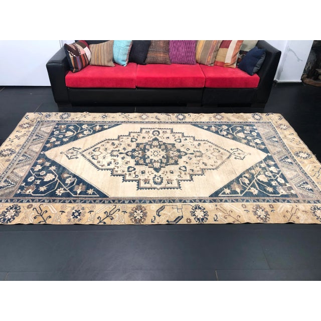 Vintage Medallion Design Traditional Turkish Wool Area Rug For Sale In Phoenix - Image 6 of 10