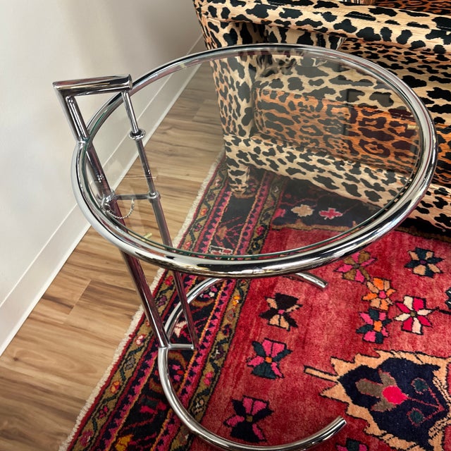 夏ページ E1027 Adjustable Side Table - Chrome Frame/ Clear Glass