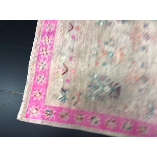 Oyster Gray 1960s Vintage Turkish Handmade Multicolor Rug For Sale - Image 8 of 11