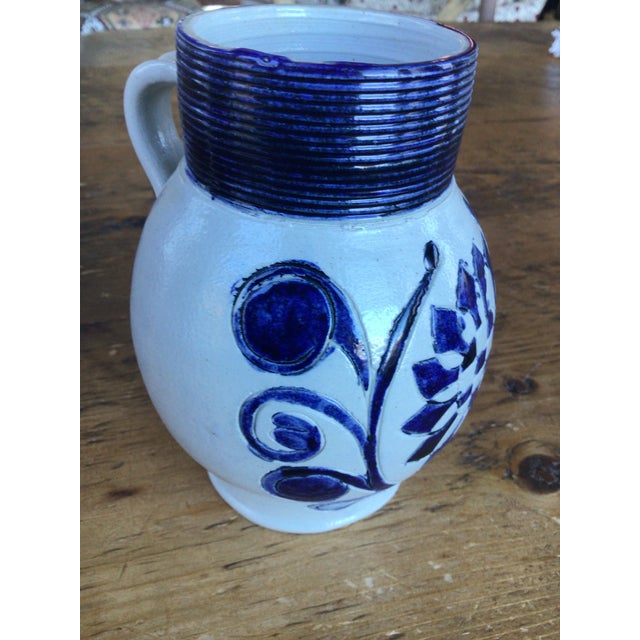 Vintage Williamsburg Restoration Blue and White Petite Vase For Sale In New York - Image 6 of 11
