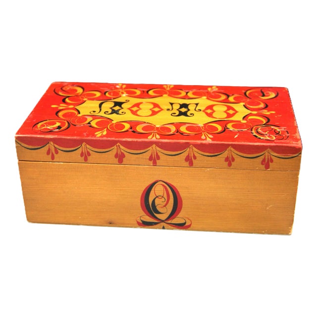Mid 20th Century Vintage Wood Display Box With Polychrome Lacquer Design For Sale