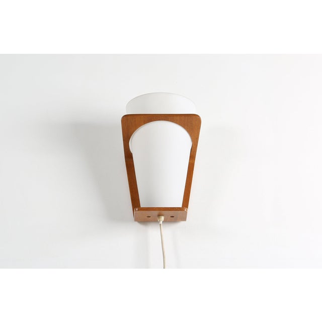 An elegant mid‑century wall light designed by louis kalff for philips in 1959, model nx 41 e/00. This refined design...