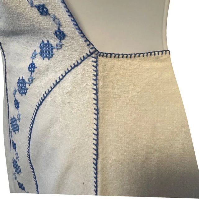 Off-white Vintage Hand-Embroidered Cross-Stitch Cotton Apron w/Red Roses & Blue Bow circa 1930 For Sale - Image 8 of 9