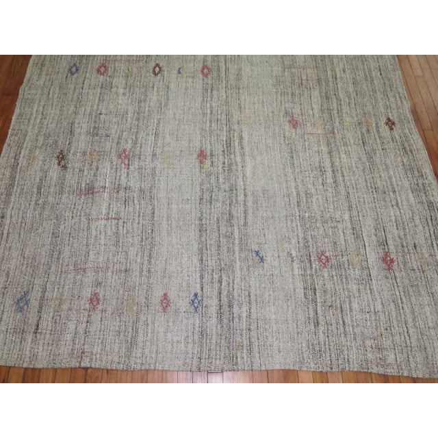 Mid-Century Modern Gray Bohemian Turkish Kilim For Sale - Image 3 of 6