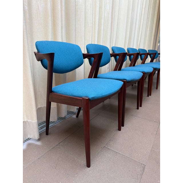 1950s Danish Modern Attributed to Kai Kristiansen Set of 6 Rosewood Model 42 Dining Chairs (Fully Restored) For Sale - Image 11 of 14