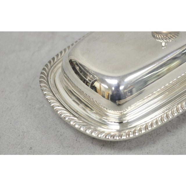 Oneida Vintage Oneida Silver Plated Covered Butter Dish W/ Glass Liner (A) For Sale - Image 4 of 12