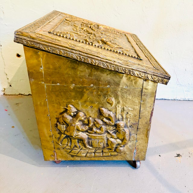 19th-Century Style English Repoussé Brass Fireside Coal & Kindling Box on Casters For Sale - Image 4 of 12