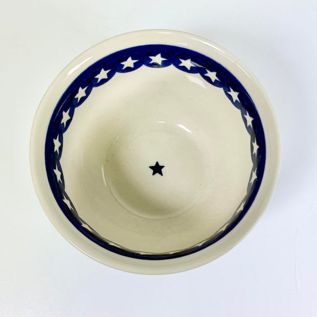 1980s Arts & Crafts Americana Boho Chic Stars Boleslawiec Polish Pottery Serving Bowl - 4th of July For Sale - Image 4 of 9