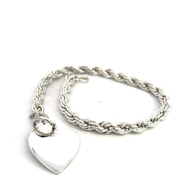 Tiffany & Co Estate Twisted Rope Bracelet With Heart 8" Sterling Silver TIF687 This elegant Tiffany & Co bracelet is made...
