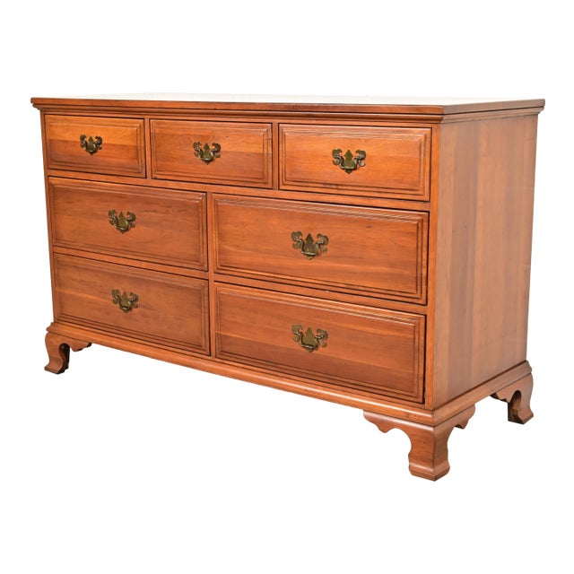 Davis Cabinet Co. Georgian Carved Solid Cherry Wood Chest of Drawers, Circa 1960s For Sale