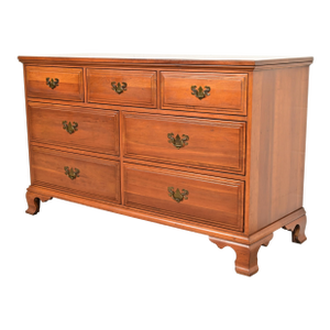 Davis Cabinet Co. Georgian Carved Solid Cherry Wood Chest of Drawers, Circa 1960s