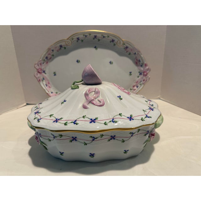 Stellar Herend large BLUE GARLAND soup tureen and under plate. Circa 1980’s Made in Hungary Tureen measures 13” w x 10” d...