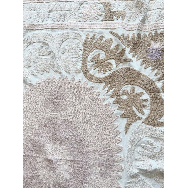 1960s Suzani Embroidery Wall Decor - Neutral Tan Uzbek Tablecloth For Sale - Image 5 of 9