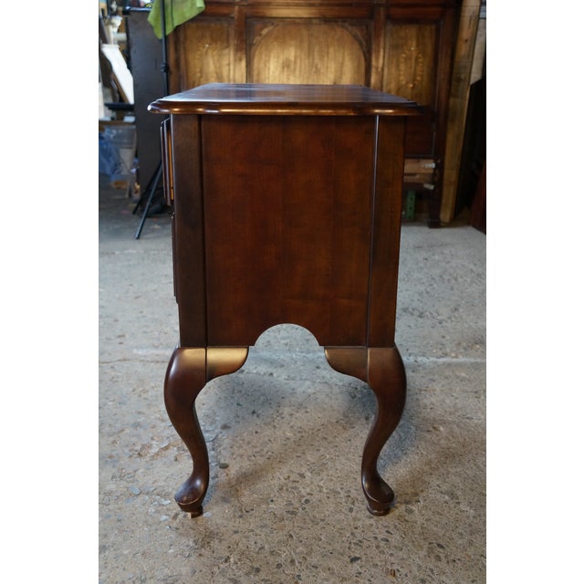 Vintage New England Queen Anne Style Cherry Lowboy Scalloped Chest Console Table For Sale - Image 17 of 18
