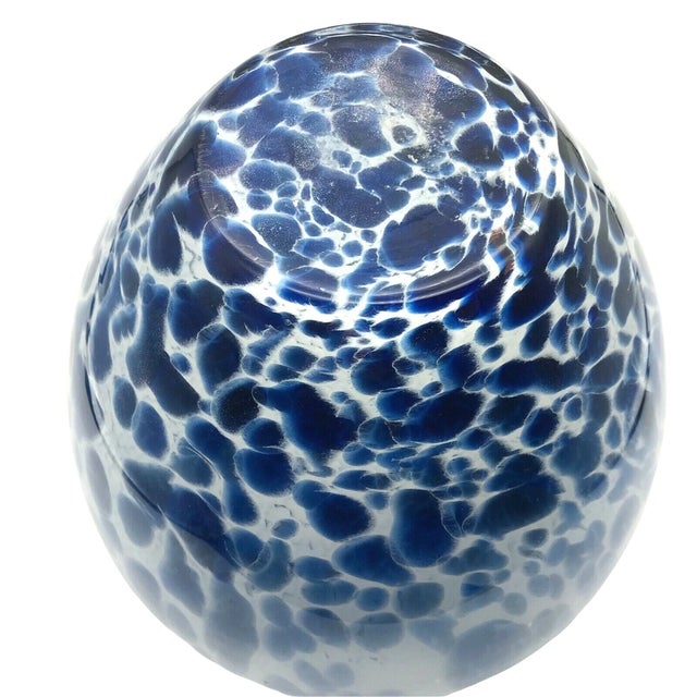 Mid-Century Modern Maestri Vetrai Vase Hand Blown Art Glass Blue White With Silver Sparkles 9in For Sale - Image 3 of 6