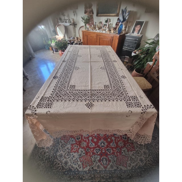 Hand-Tapped Linen Tablecloth with 12 Napkins, 1950s, Set of 13 For Sale - Image 6 of 6