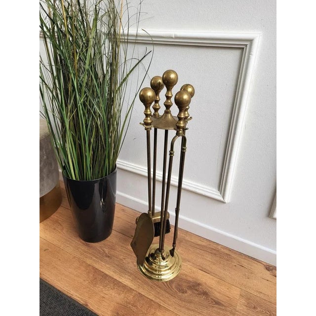 Metal Italian Brass Fireplace Tool Set with Stand, 1980s, Set of 5 For Sale - Image 7 of 8