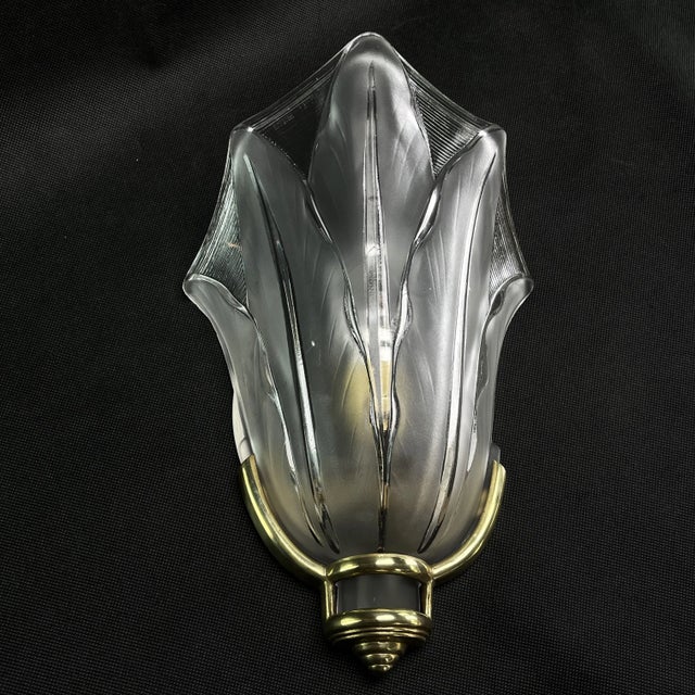 1930s Art Deco Bronze & Glass Wall Lamp by Ezan, France, 1940s For Sale - Image 5 of 9