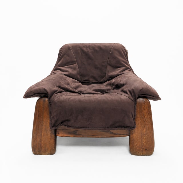 Brutalist armchair in solid oak with a padded cushion upholstered in chocolate brown Alcantara, 1970s. A piece that...