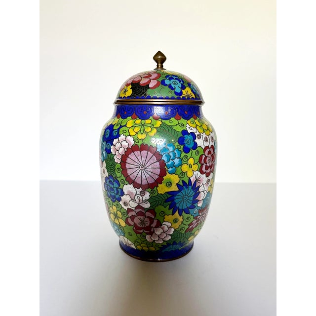 Late 20th Century Late 20th Century Chinoiserie Cloisonné Noir Enamel Chrysanthemum Flower Motif Ginger Jar For Sale - Image 5 of 7