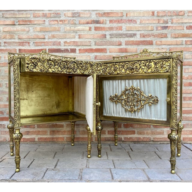 19th Century French Bronze Vitrine Nightstands with Glass Doors and Brass Drawers, Set of 2 For Sale - Image 16 of 18