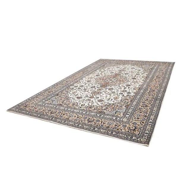 Kashan rug | Knot density: approx. 200.000 knots/m² | Material: 100% virgin wool (pile), 100% cotton (warp) | Size: 253 x...