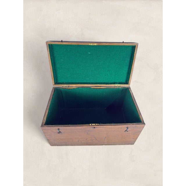 Early 20th Century Antique English Oak Lidded Storage Box With Green Baize Lining For Sale - Image 4 of 7