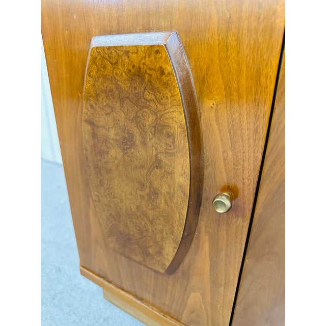 Mid-Century Modern Young Manufacturing Walnut Nightstands - Set of 2 For Sale - Image 11 of 11