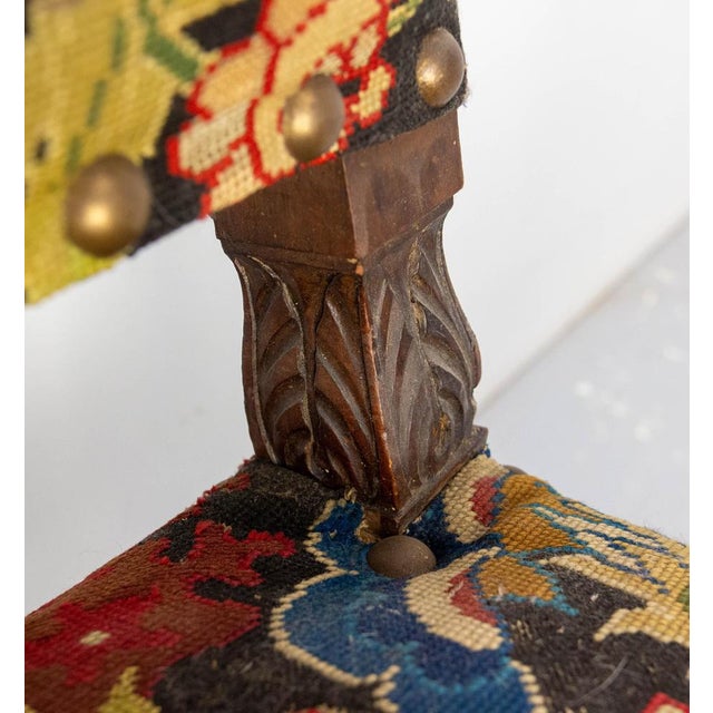 English Victorian Walnut Armchair with Lion Paws Feet, Late 19th Century For Sale - Image 14 of 15