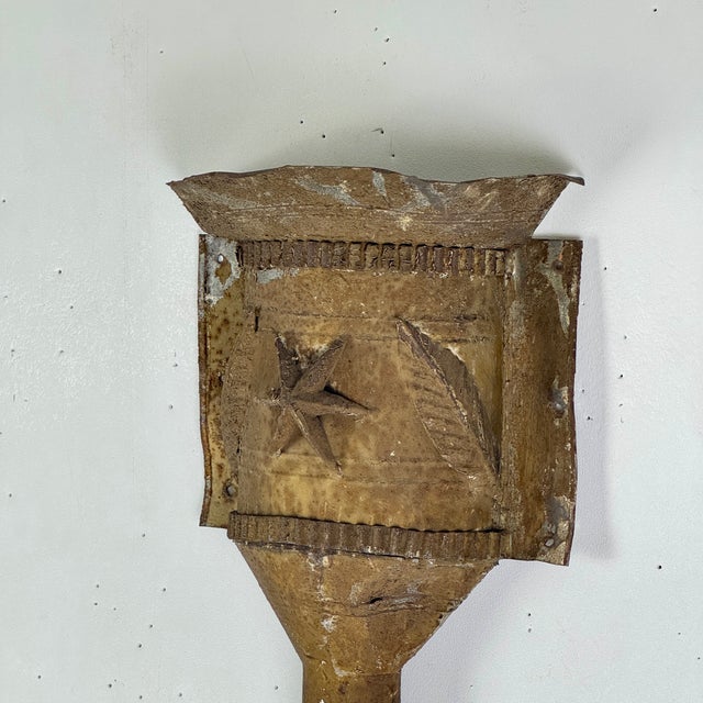 Gold Architectural Salvage Antique 19th Century American Folk Art Downspout With Star Decoration, Collection of Richard Smith “Smitty” Axtell For Sale - Image 8 of 11