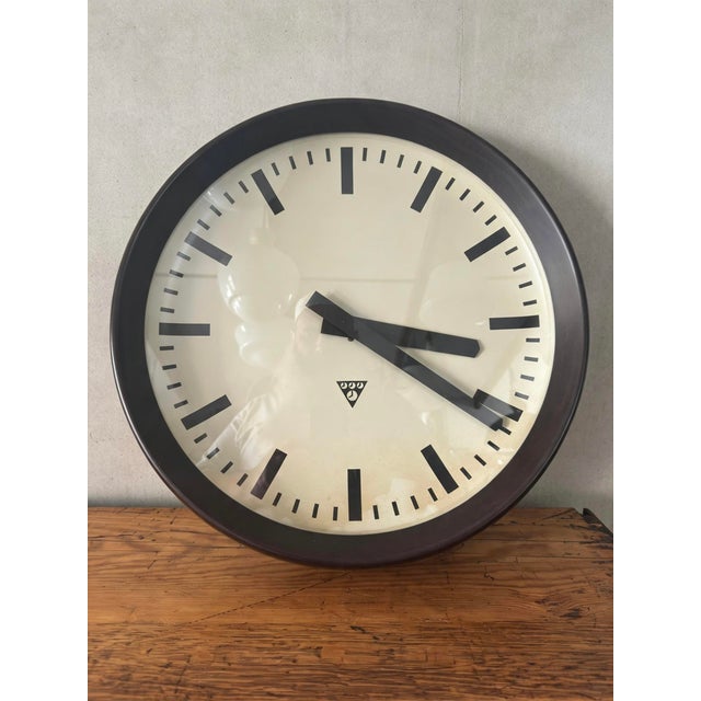Brown Large Czech Bakelite Factory Clocks from Pragotron, 1950s For Sale - Image 8 of 8