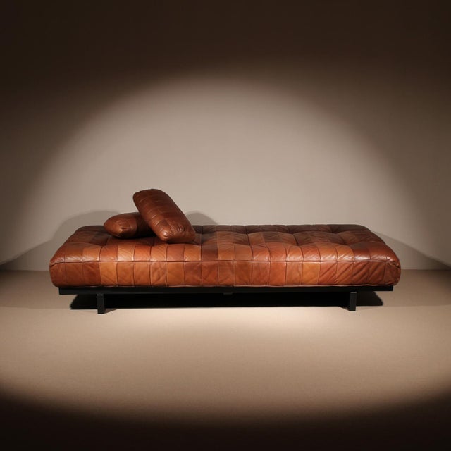 DS-80 Daybed in Cognac Patchwork Leather from de Sede, 1970s, in Very Good conditions. Designed 1970 to 1979 I have...