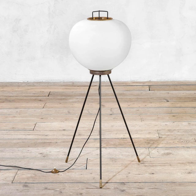 White Floor Lamp from Stilnovo, 1960s For Sale - Image 8 of 8