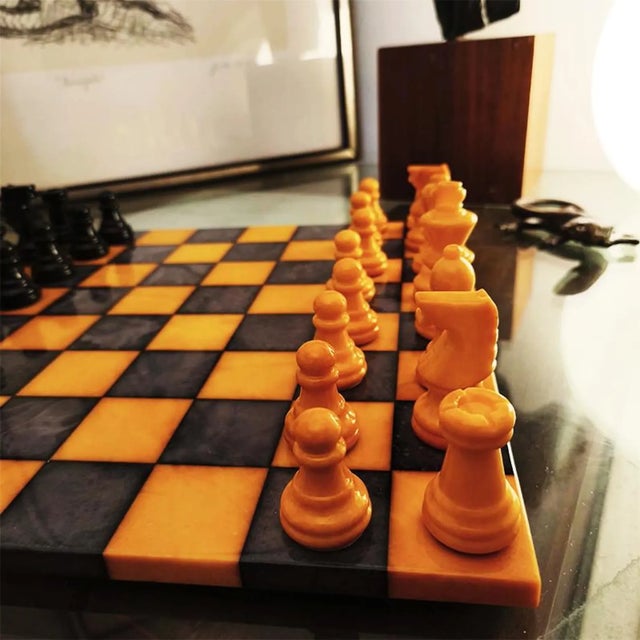 1970s 1970s Rare Colors Luxury Chess Set in Genuine Hand Carved Italian Alabaster of Volterra For Sale - Image 5 of 11