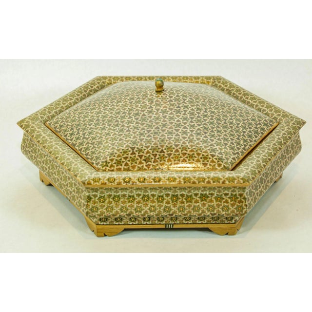 Wood Large Anglo Indian Mosaic Inlaid Jewelry Hexagonal Box 1950s For Sale - Image 7 of 12