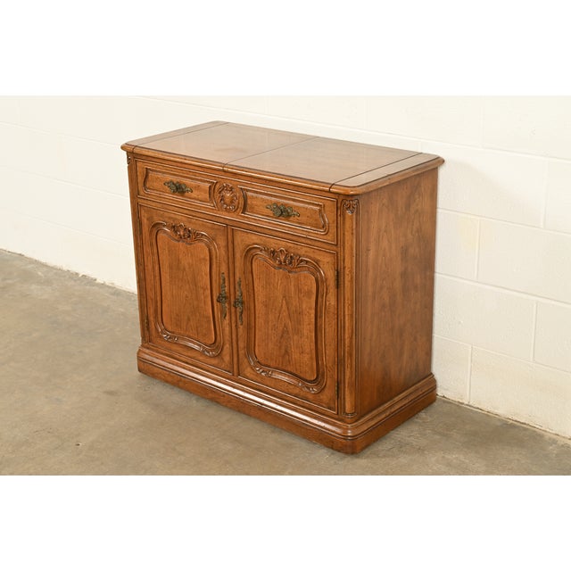Henredon Henredon French Provincial Louis XV Carved Walnut Flip Top Buffet Server or Bar Cabinet, Circa 1970s For Sale - Image 4 of 17