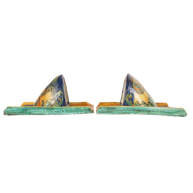 Antique Italian Umbria Maiolica Pottery Renaissance Pottery Wall Planters - Set of 2 For Sale - Image 9 of 11