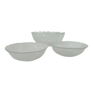 Vintage Arcoroc Fleur Salad Serving Bowl & 2 Small Bowls Clear Glass Leaf Design - Set of 3 For Sale