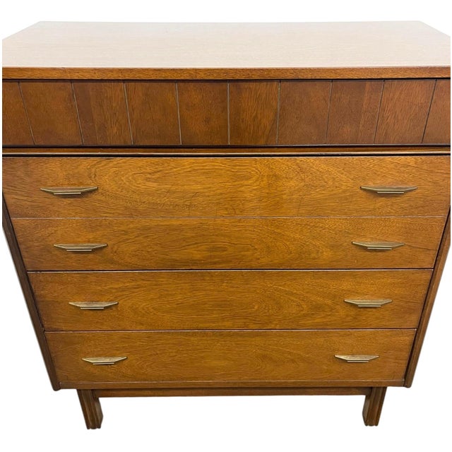 1970s Mid Century Modern Bassett Furniture 4 Drawer Dresser With Dovetail Construction and Brass-Toned Pulls For Sale - Image 4 of 9