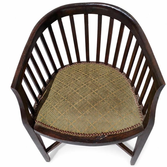 Arts & Crafts Barrel-Back Captain's Chairs in Walnut, United Kingdom, 1900s, Set of 2 For Sale - Image 6 of 9