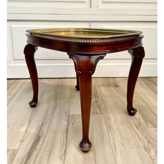 Mid-Century Queen Anne Style Mahogany Side Table With Engraved Brass Tray For Sale - Image 16 of 18