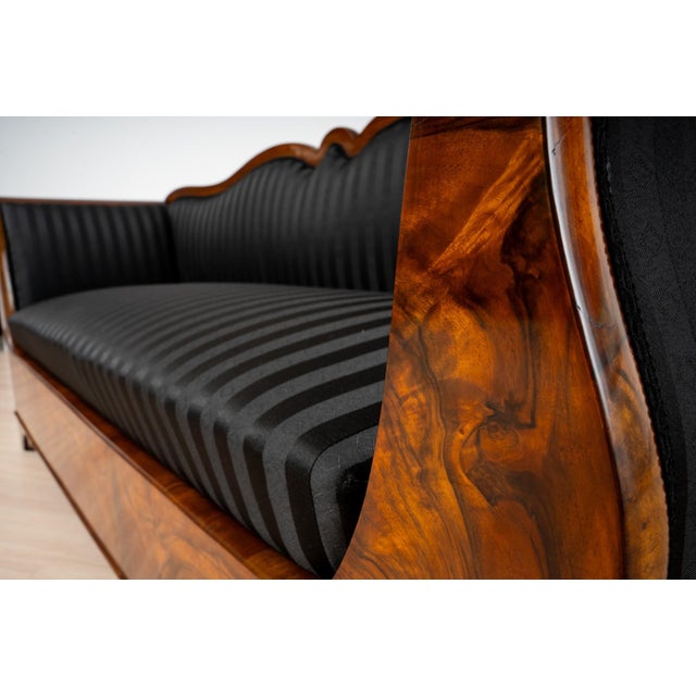 Antique Biedermeier Walnut Sofa, 1850 For Sale - Image 14 of 18