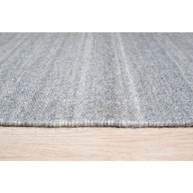 Textile 4x6 Gray Handwoven Wool Viscose Subtle Linear Texture Geometric Carpet Rug For Sale - Image 7 of 12