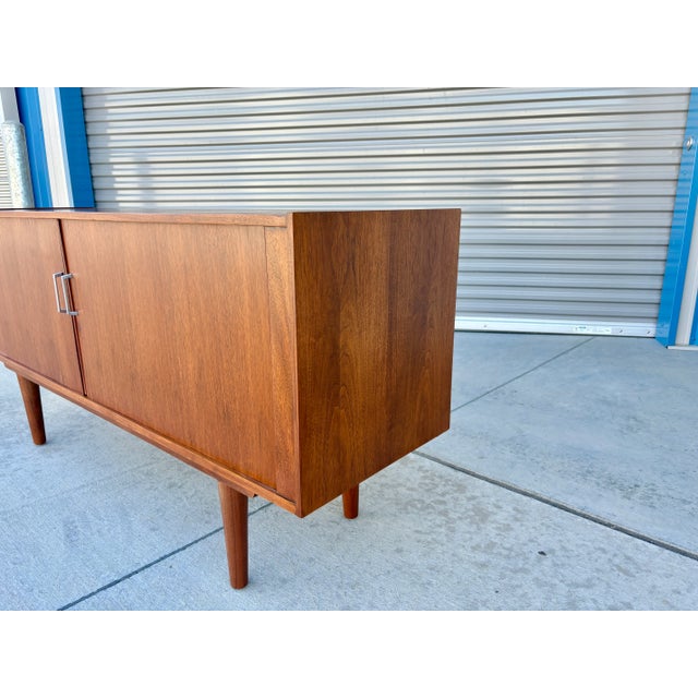 1970s Mid-Century Modern Walnut Tambour Door Credenza / Media Console For Sale - Image 9 of 12