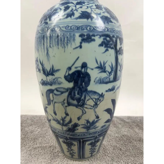 Chinese Early Ming Dynasty Style Warrior Motif Blue & White Porcelaine Vase For Sale - Image 4 of 13